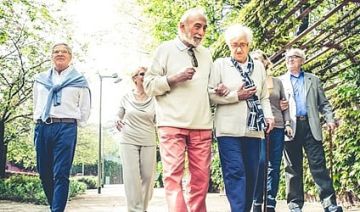 من الأنشطة الذهنية إلى صلة الرحم.. تقرير: 5 عادات تحافظ على الصحة العقلية والحيوية عند كبار السن