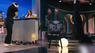 وزيرة الخارجية الألمانية السابقة تستعرض مواهبها في الشقلبة.. فيديو