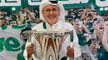 الأمير خالد بن عبدالله يظهر بكأس النخبة الآسيوية في أحدث ظهور .. صورة الأمير خالد بن عبدالله يظهر بكأس النخبة الآسيوية في أحدث ظهور .. صورة