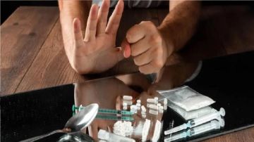 قصة متعافي من الإدمان تحول من شخص ضائع إلى إنسان بحياة جديدة.. فيديو قصة متعافي من الإدمان تحول من شخص ضائع إلى إنسان بحياة جديدة.. فيديو