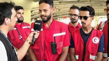 متطوع: خدمة الحجاج شرف ومسؤولية ونعمل بكل تفان لدعم المنظومة الطبية.. فيديو متطوع: خدمة الحجاج شرف ومسؤولية ونعمل بكل تفان لدعم المنظومة الطبية.. فيديو