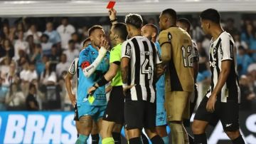 نيمار يعقد مهمة سانتوس أمام بوتافوغو بعد طرده في الدقيقة 76 .. فيديو نيمار يعقد مهمة سانتوس أمام بوتافوغو بعد طرده في الدقيقة 76 .. فيديو