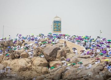 ملبين ومتضرعين.. ضيوف الرحمن إلى صعيد عرفات فجر اليوم في يوم هو أعظم أيام الحج ملبين ومتضرعين.. ضيوف الرحمن إلى صعيد عرفات فجر اليوم في يوم هو أعظم أيام الحج