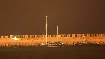 بمرافقة بحرية إسرائيلية.. مادلين تصل ميناء أشدود.. والنشطاء إلى الترحيل