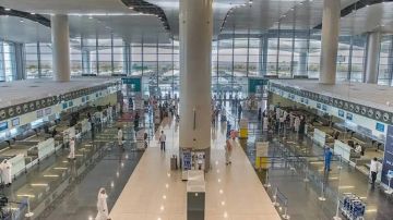 مطار الملك خالد الدولي يدعو المسافرين لمتابعة تحديثات الرحلات بعد المستجدات الإقليمية