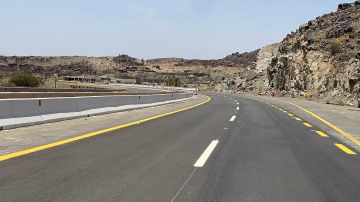 بعد متابعة سبق وتفاعل الجهات المختصة.. انتهاء تعثر وصلة طريق الباحة - الطائف بعد عقد من الانتظار