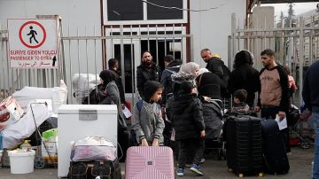 أكثر من 400 ألف لاجئ سوري يعودون إلى بلادهم عبر المعابر البرية خلال 6 أشهر