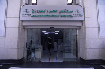 التدخل العاجل بمستشفى طوارئ الحرم ينقذ حاجا فرنسيا تعرض لإجهاد حراري