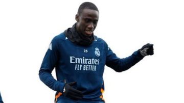 عروض من روشن تهدد بقاء ميندي في مدريد والنادي يفكر في البيع