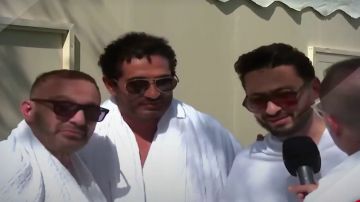 نجوم الفن يجتمعون في أولى مناسك الحج.. فيديو