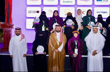 أشادت بدور القيادة في تمكين المرأة.. ملتقى تنومة للفنون البصرية يكرم الدكتورة منال الرويشد