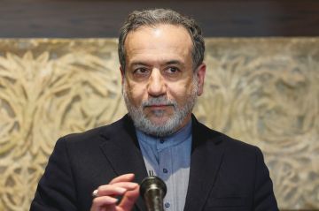 وزير خارجية إيران: واشنطن يمكنها وقف هجمات إسرائيل باتصال هاتفي واحد وزير خارجية إيران: واشنطن يمكنها وقف هجمات إسرائيل باتصال هاتفي واحد