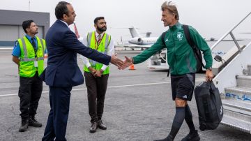 بعثة الأخضر تصل إلى أمريكا للمشاركة في بطولة الكأس الذهبية .. فيديو