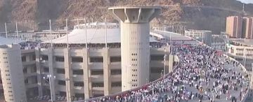 شاهد.. ذروة التوافد إلى منشأة الجمرات قبيل الغروب في أول أيام التشريق