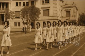 صورة نادرة لمدرسة بنات مصرية تعيد الذاكرة إلى زمن الانضباط التعليمي