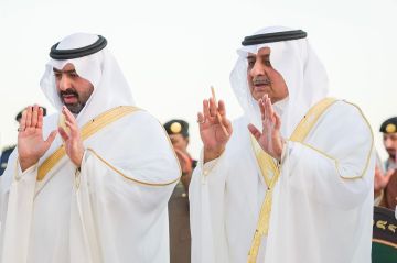 أمير تبوك ونائبه يؤديان صلاة العيد ويستقبلان المهنئين.. ويشيدان بخدمات الحجاج وجهود القيادة أمير تبوك ونائبه يؤديان صلاة العيد ويستقبلان المهنئين.. ويشيدان بخدمات الحجاج وجهود القيادة