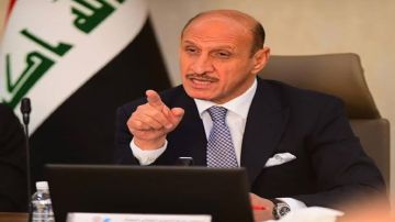 عدنان درجال يعتدي على مصور بعد خسارة العراق في تصفيات المونديال.. فيديو عدنان درجال يعتدي على مصور بعد خسارة العراق في تصفيات المونديال.. فيديو