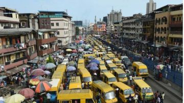 مصرع 21 رياضيا في حادث سقوط حافلة أثناء العودة من مهرجان رياضي مصرع 21 رياضيا في حادث سقوط حافلة أثناء العودة من مهرجان رياضي