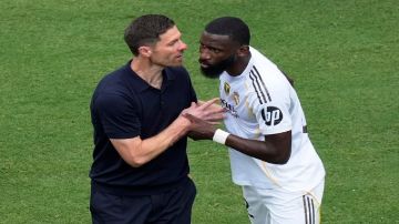 تشابي ألونسو يوبخ روديغر بسبب المزاح خلال التدريب .. فيديو