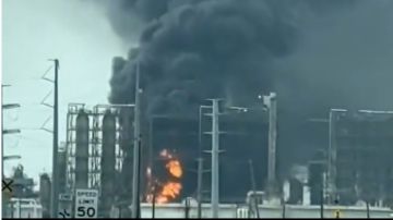 تأهب في ولاية تكساس الأمريكية بعد حريق هائل في مصفاة نفط ..فيديو