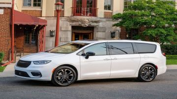 كرايسلر تحتفل بمرور 100 عام على تأسيسها وتكشف عن إصدار خاص من باسيفيكا 