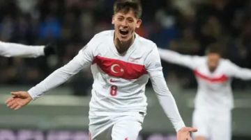 هدف مثير لأردا غولر في مباراة تركيا وأمريكا.. فيديو هدف مثير لأردا غولر في مباراة تركيا وأمريكا.. فيديو