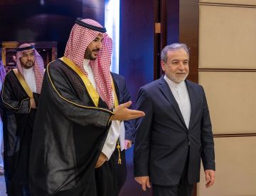خالد بن سلمان يلتقي وزير الخارجية الإيراني ويبحثان تعزيز العلاقات وتطورات الأوضاع الإقليمية خالد بن سلمان يلتقي وزير الخارجية الإيراني ويبحثان تعزيز العلاقات وتطورات الأوضاع الإقليمية