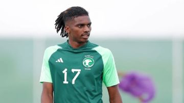 الهلال يقترب من ضم عبدالكريم دارسي قبل نهاية عقده مع الأهلي الهلال يقترب من ضم عبدالكريم دارسي قبل نهاية عقده مع الأهلي