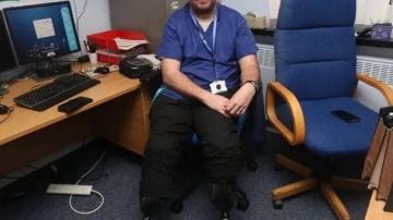 طبيب يبتر ساقيه عمدا للحصول على تعويضات مالية