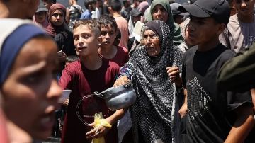 غزة تواجه كارثة غذائية غير مسبوقة.. أطفال يموتون جوعا والنساء يتقاسمن الحاضنات مع مواليدهن