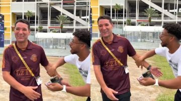 مشجع اتحادي يمازح نيفيز: إنت مصيبة والله العظيم أكرهك .. فيديو مشجع اتحادي يمازح نيفيز: إنت مصيبة والله العظيم أكرهك .. فيديو