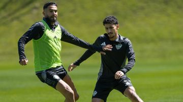 الأهلي يفتتح ودياته بمواجهة تيرول في معسكر النمسا الأهلي يفتتح ودياته بمواجهة تيرول في معسكر النمسا