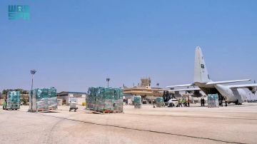 وصول الطائرة الإغاثية الثانية إلى سوريا تحمل مساعدات عاجلة لمتضرري حرائق اللاذقية وصول الطائرة الإغاثية الثانية إلى سوريا تحمل مساعدات عاجلة لمتضرري حرائق اللاذقية