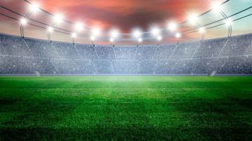 شاب يحاول الانتحار حرقا داخل ملعب كرة قدم في العراق