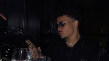 كايو سيزار يخطف الأنظار في أحدث ظهور له والجمهور: أقرب طيارة للبرازيل .. صور كايو سيزار يخطف الأنظار في أحدث ظهور له والجمهور: أقرب طيارة للبرازيل .. صور