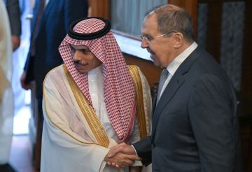 لافروف: روسيا لن تقبل أي تسوية في أوكرانيا لا تراعي مصالحها الأمنية لافروف: روسيا لن تقبل أي تسوية في أوكرانيا لا تراعي مصالحها الأمنية