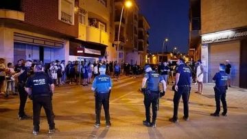 بلدة إسبانية تشهد توترا بعد اعتداء على مسن.. واليمين المتطرف يحرض ضد مغاربة مورسيا