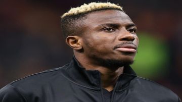 تهديدات بالقتل لنائب رئيس نابولي بسبب صفقة أوسيمين