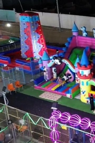 إصابة طفل بكسر مضاعف إثر سقوطه من لعبة غير مناسبة في حديقة بمهد الذهب إصابة طفل بكسر مضاعف إثر سقوطه من لعبة غير مناسبة في حديقة بمهد الذهب