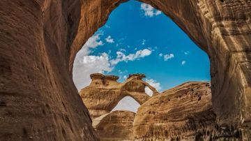 جبل محجبة في حائل يخطف أنظار السياح بجماله الطبيعي البكر جبل محجبة في حائل يخطف أنظار السياح بجماله الطبيعي البكر