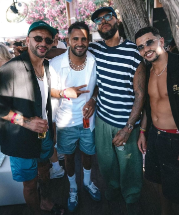 رياض محرز في مرمى الانتقادات بسبب وشم.. والجزائري يرد (صورة - فيديو) رياض محرز في مرمى الانتقادات بسبب وشم.. والجزائري يرد (صورة - فيديو)