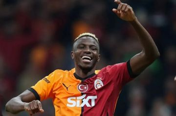 أخيرا.. اللاعب أوسيمين يختار غلطة سراي وينهي صراع الانتقالات الصيفية