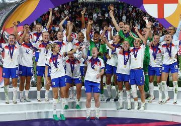 إنجلترا تنتزع لقب أوروبا للسيدات بركلات الترجيح أمام إسبانيا في نهائي مثير إنجلترا تنتزع لقب أوروبا للسيدات بركلات الترجيح أمام إسبانيا في نهائي مثير