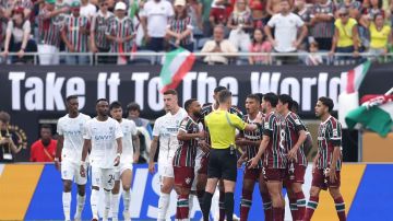 حكام أوروبيون: حكم مواجهة الهلال أخطأ بإلغاء ركلة الجزاء