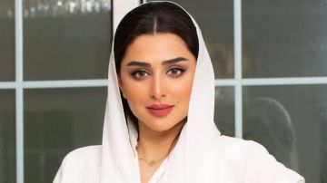 مريم الأنصاري بعد خلعها الحجاب: كوني كما تحبين لا كما يريدون .. صورة