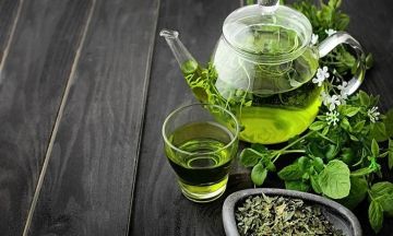 النمر يفاجئ الجميع: الشاي الأخضر لا ينقذ الكولسترول ولا يعول عليه!