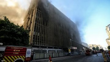 مصر .. النيابة تبدأ التحقيق في حريق سنترال رمسيس الذي أودى بحياة أربعة أشخاص