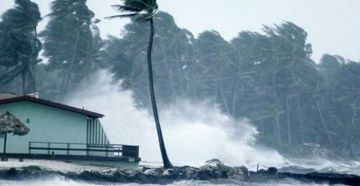 العاصفة الاستوائية فلوسي تتحول إلى إعصار قبالة ساحل المكسيك المطل على المحيط الهادئ