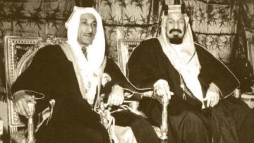 صورة نادرة تجمع الملك عبدالعزيز مع محمد ظاهر شاه ملك أفغانستان