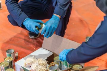 الزكاة والضريبة والجمارك تحبط تهريب 646 ألف حبة إمفيتامين داخل إرسالية فول بميناء جدة